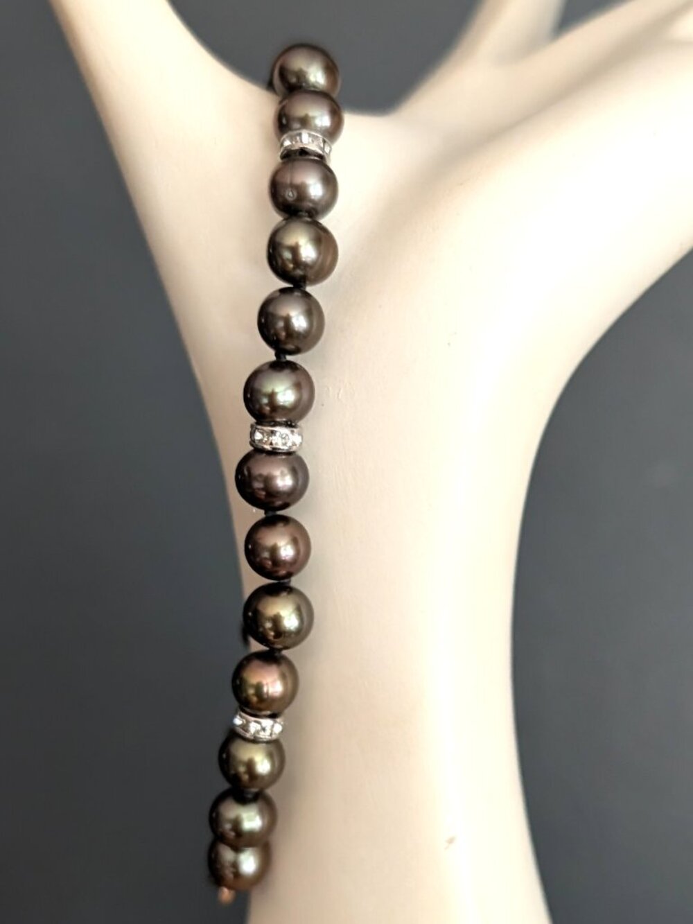 Dark tones pearl bracelet with rondelle accent beads